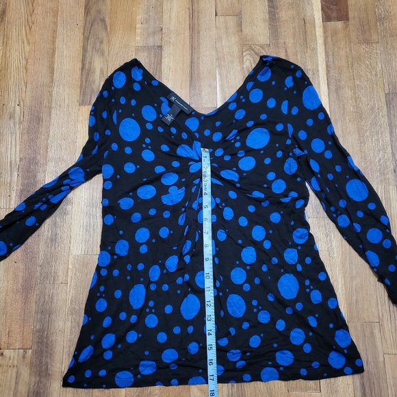 5/$25 V-Neck 3/4 sleeve Blouse - Picture 4 of 8